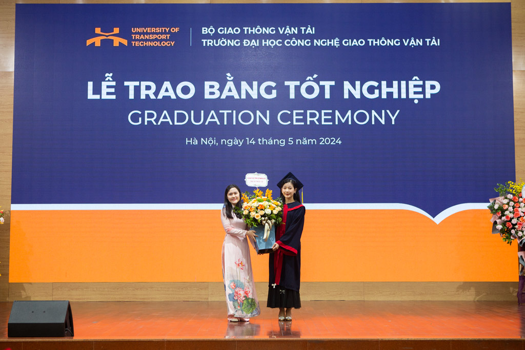 le trao bang tot nghiep 2024 05